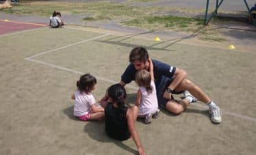 Southern-Africa-Discovery-Volunteers-and-kids-playing-24