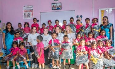 Volunteer with Children in Sri Lanka - Bag donations - 12